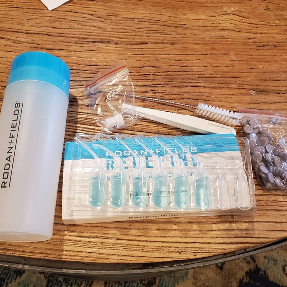 Rodan + Fields Supplies - Picture 1 of 2